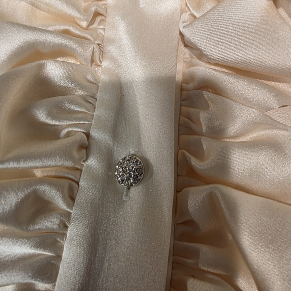 St. John Cream Ruffle Blouse - Picture 6 of 7